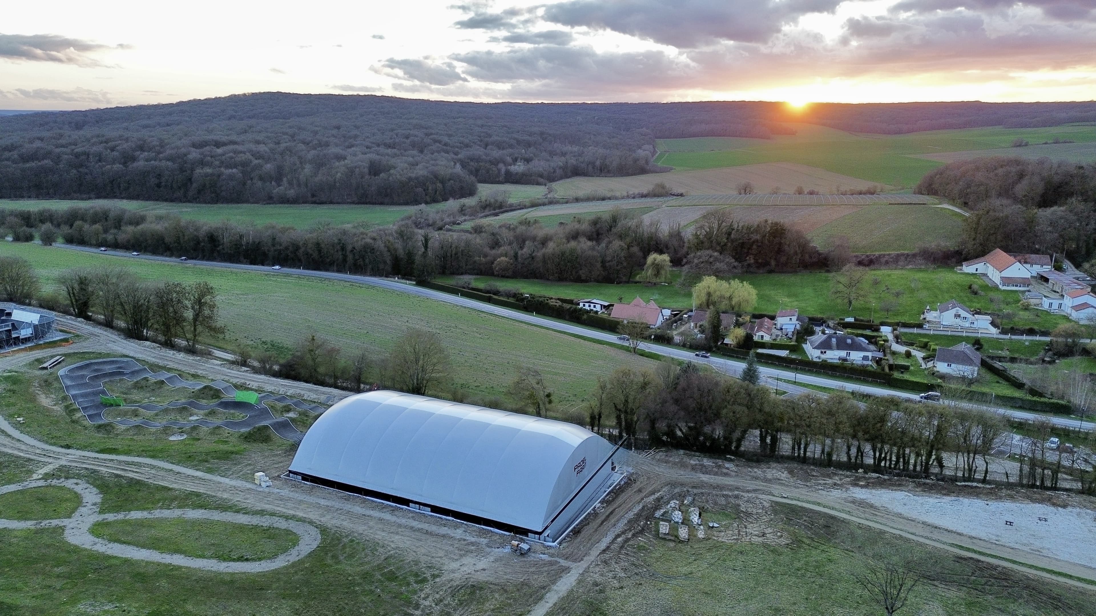 Padel Farm vu du ciel, au cœur du vignoble champenois